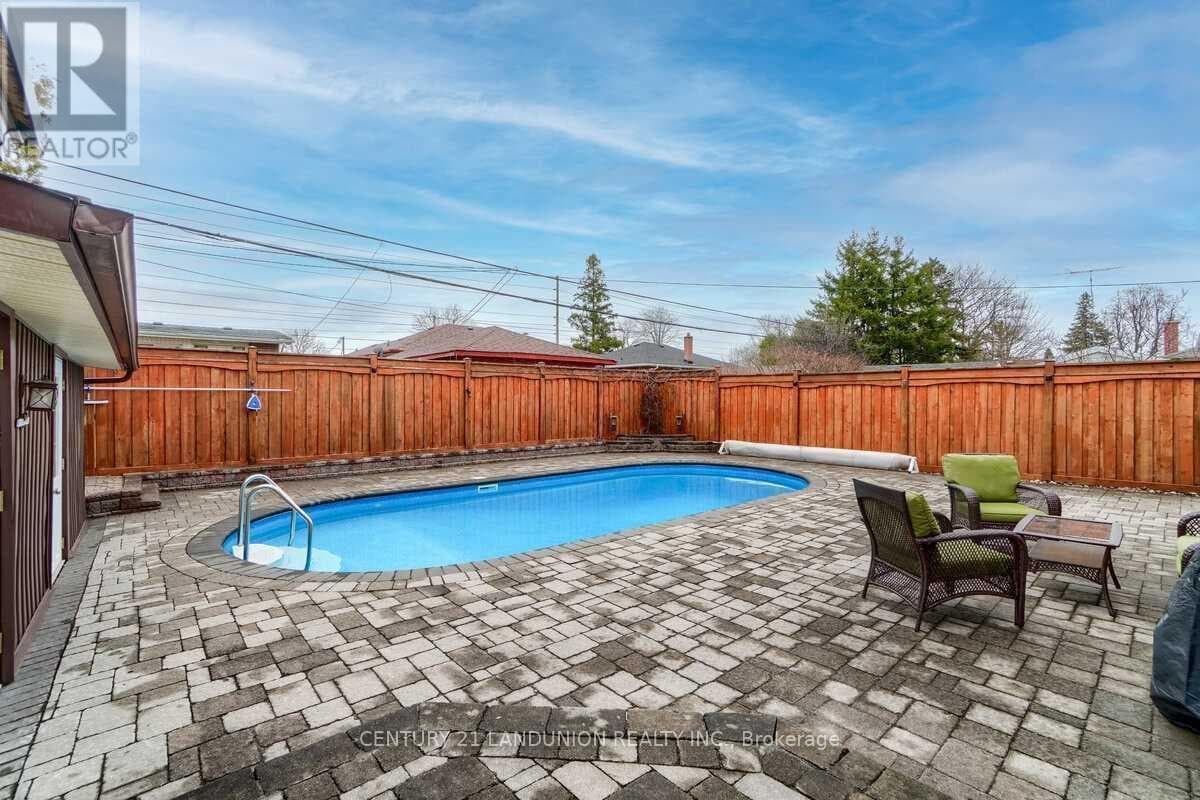 Single Family at 371 Elizabeth Street, Oshawa (McLaughlin), Ontario - Photo 1 - RE/MAX Garden City Realty