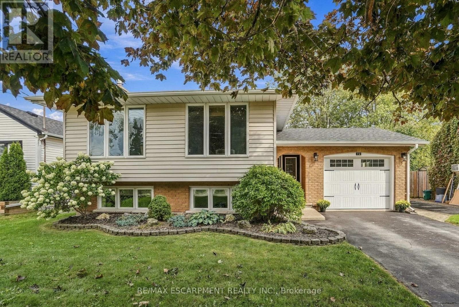 Single Family at 39 Rosemount Avenue, Port Colborne (Sugarloaf), Ontario - Photo 1 - RE/MAX Garden City Realty