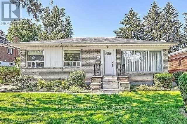 Single Family at Main- 43 Boothbay Crescent, Newmarket (Central Newmarket), Ontario - Photo 1 - RE/MAX Garden City Realty