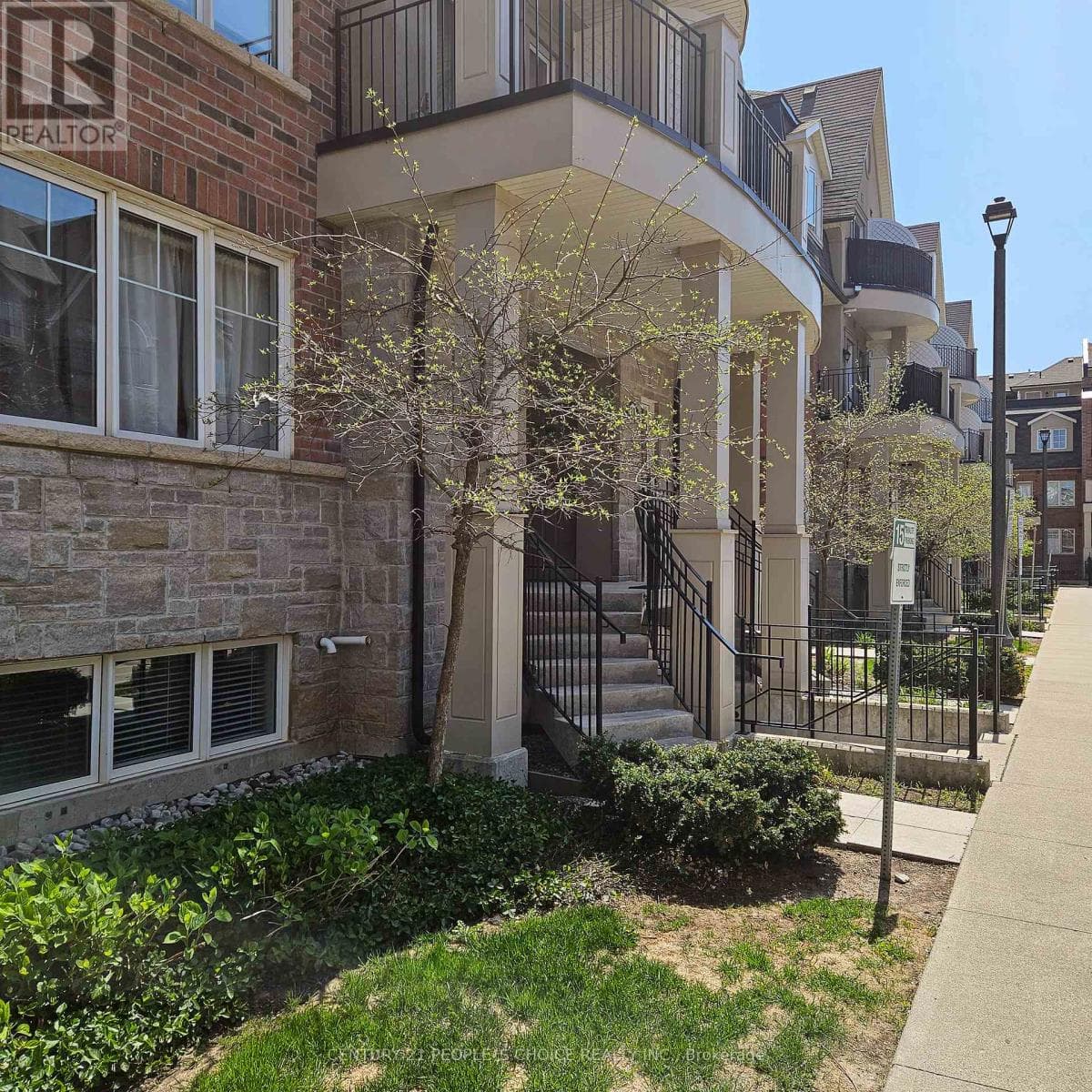Single Family at 28-04- 2420 Baronwood Drive, Oakville (WM Westmount), Ontario - Photo 1 - RE/MAX Garden City Realty