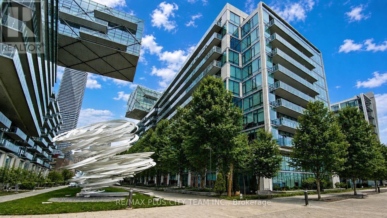 1305- 39 Queens Quay