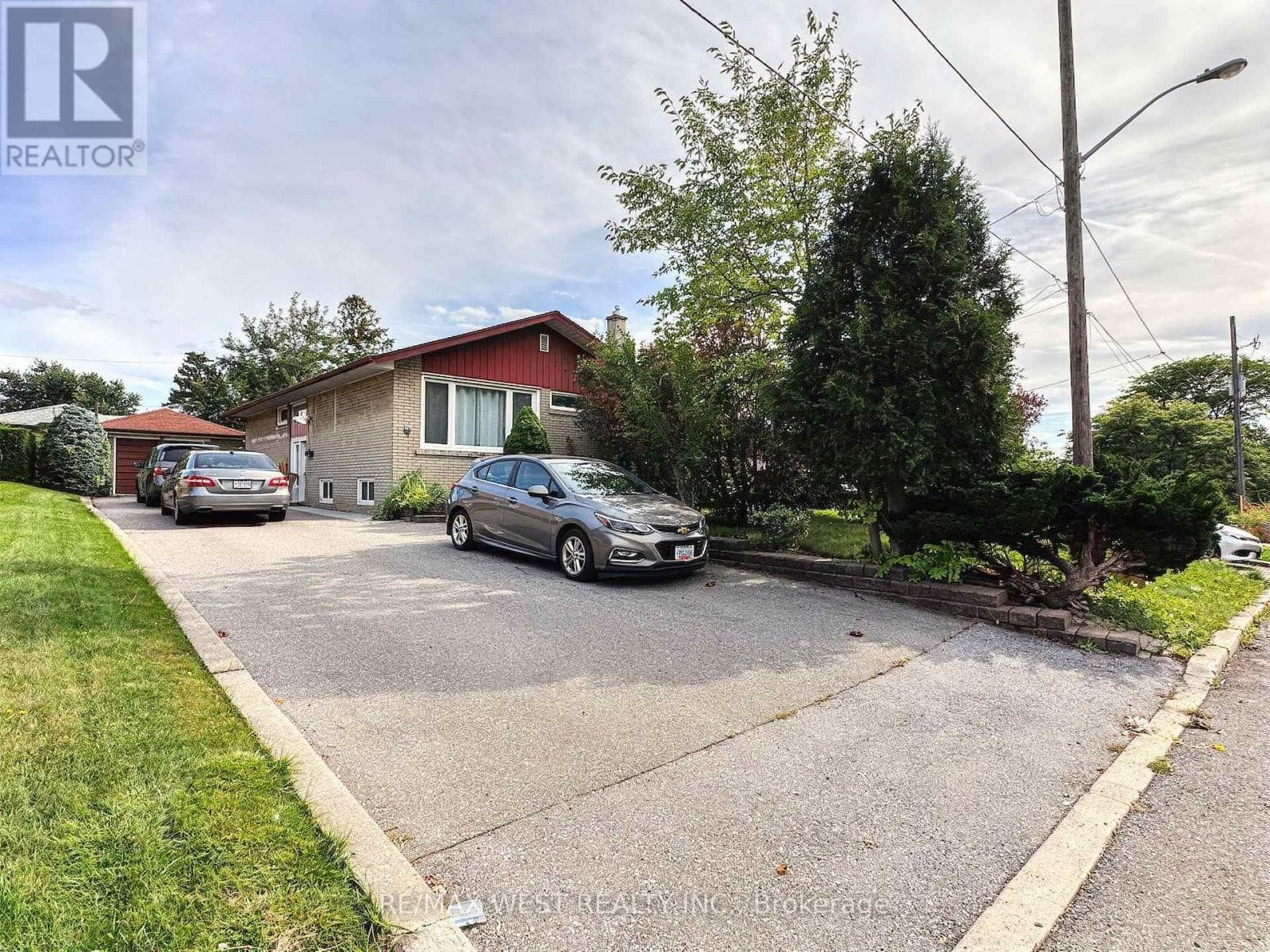 Single Family at 31 Valencia Crescent, Toronto (Maple Leaf), Ontario - Photo 1 - RE/MAX Garden City Realty