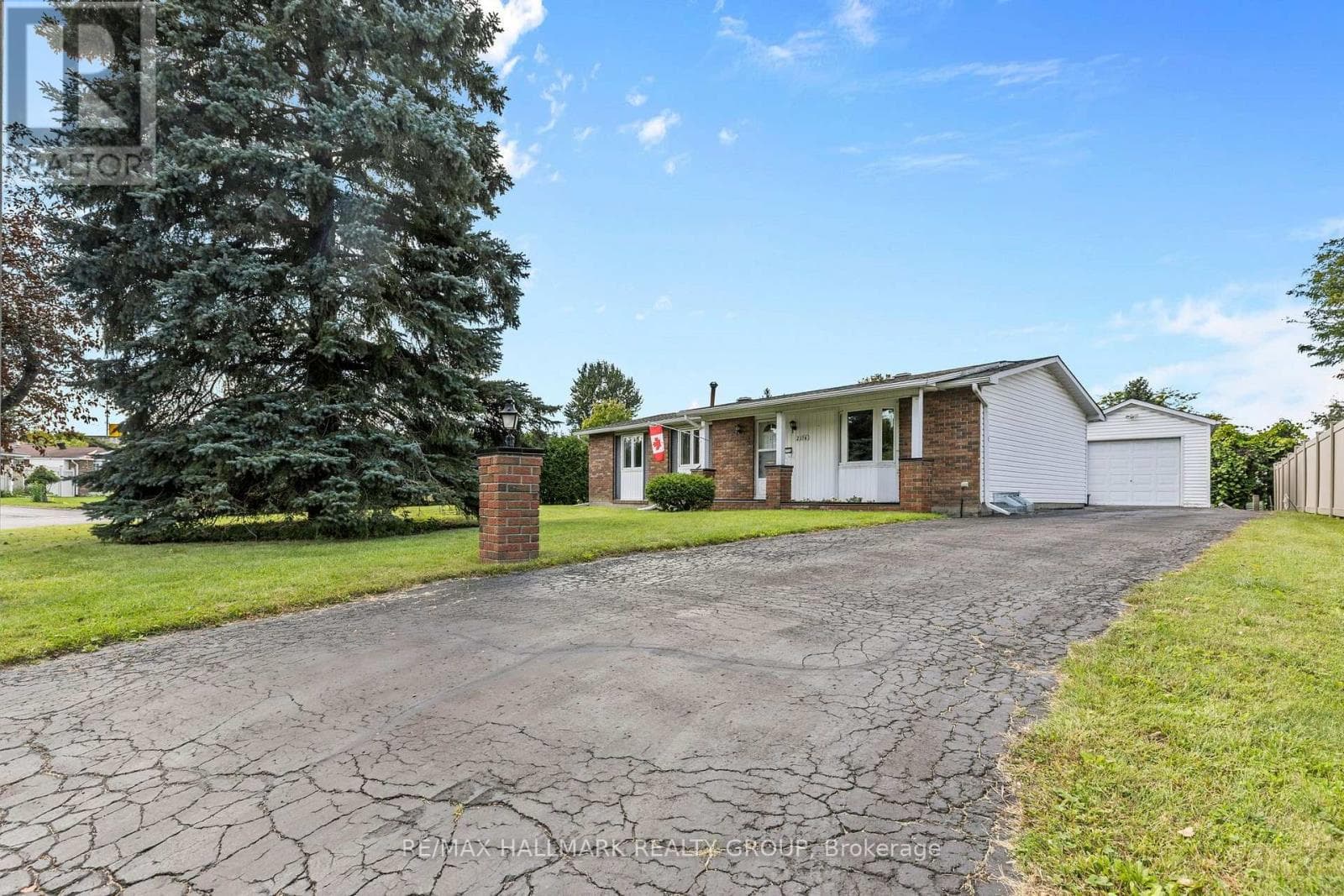 2376 Blackstone Crescent
