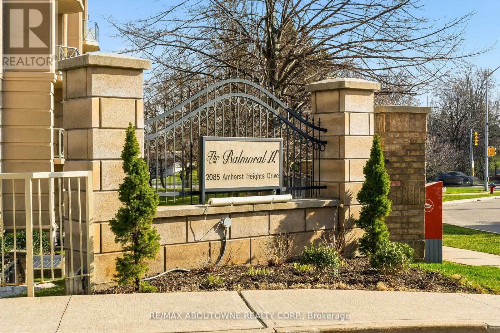 209- 2085 Amherst Heights