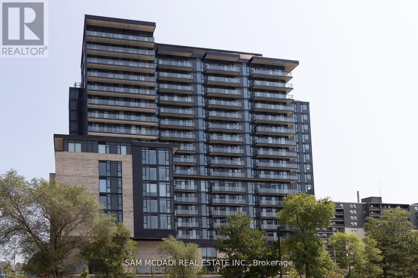 Single Family at 1517- 86 Dundas Street, Mississauga (Cooksville), Ontario - Photo 1 - RE/MAX Garden City Realty