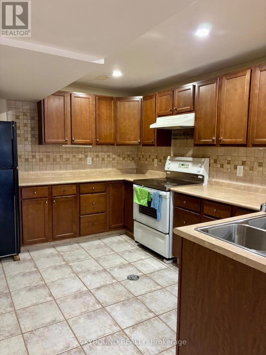 Single Family at Lower unit- 107 Whitchurch Mews, Mississauga (Cooksville), Ontario - Photo 1 - RE/MAX Garden City Realty