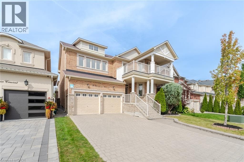 8 FARMHOUSE Crescent