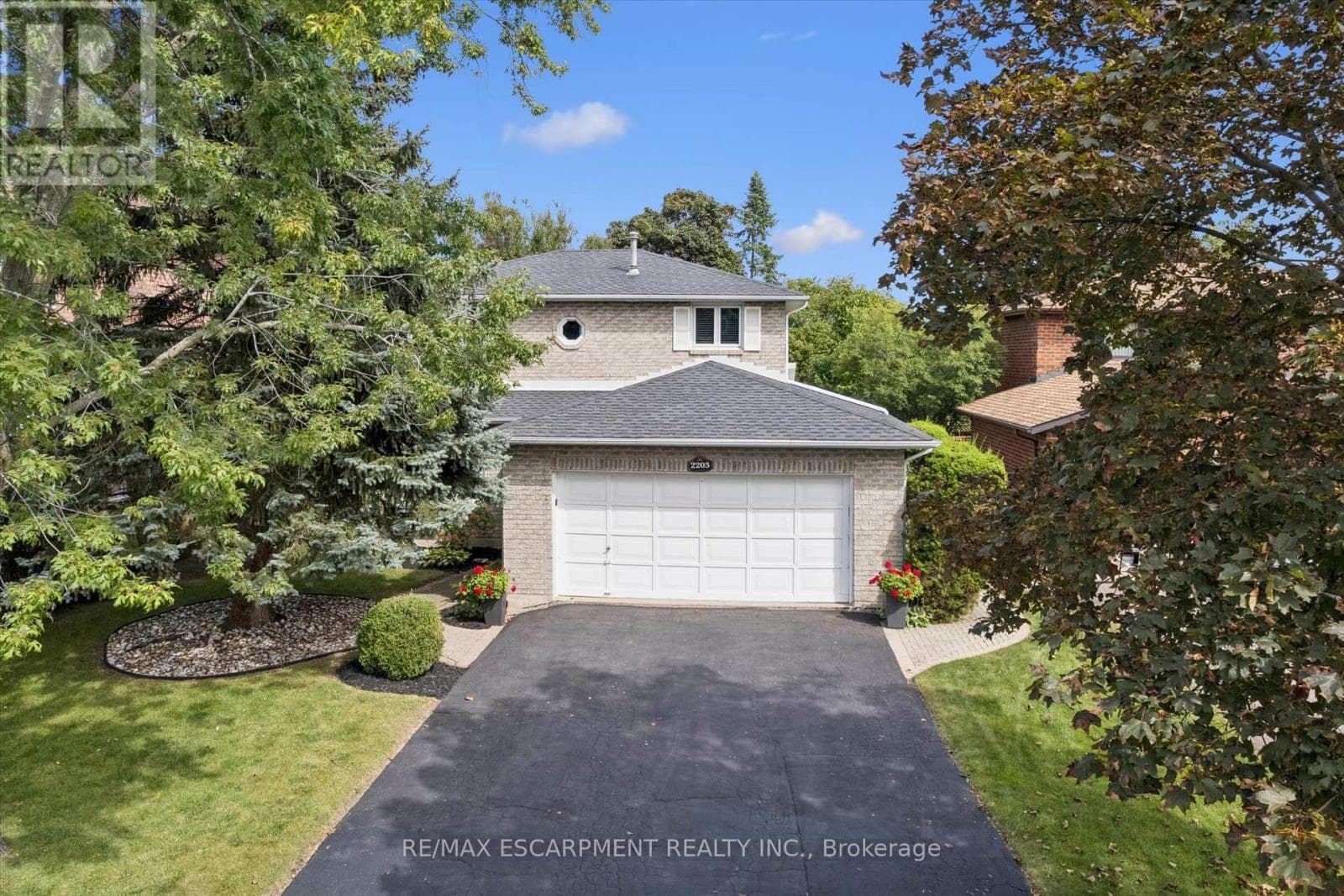 2203 Robin Drive
