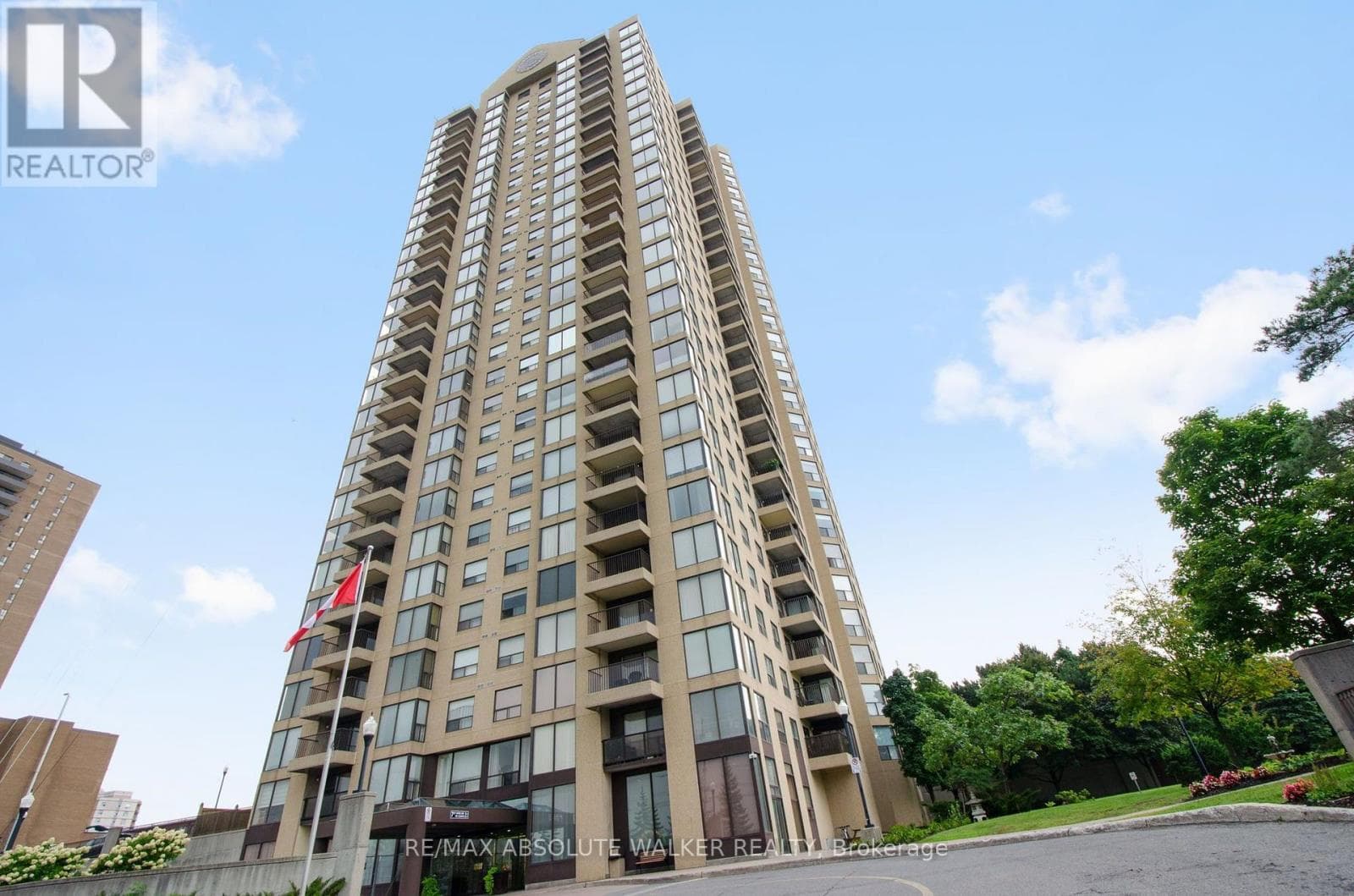 608- 545 St Laurent Boulevard
