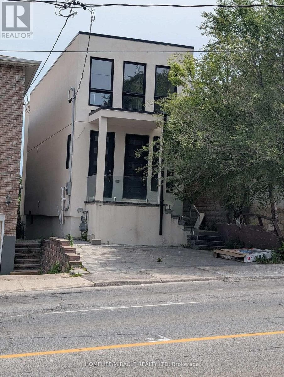 2099 Dufferin Street