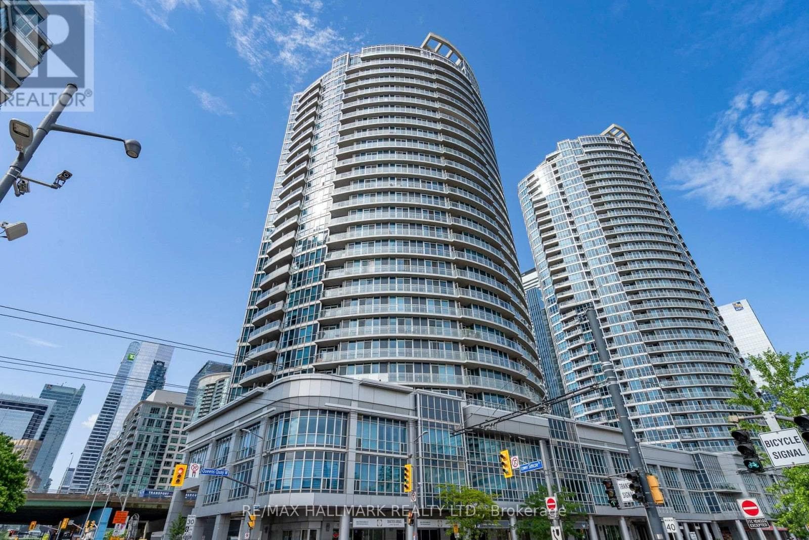 402- 218 Queens Quay
