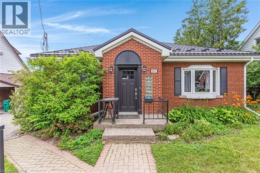 805 ROCKWAY Drive