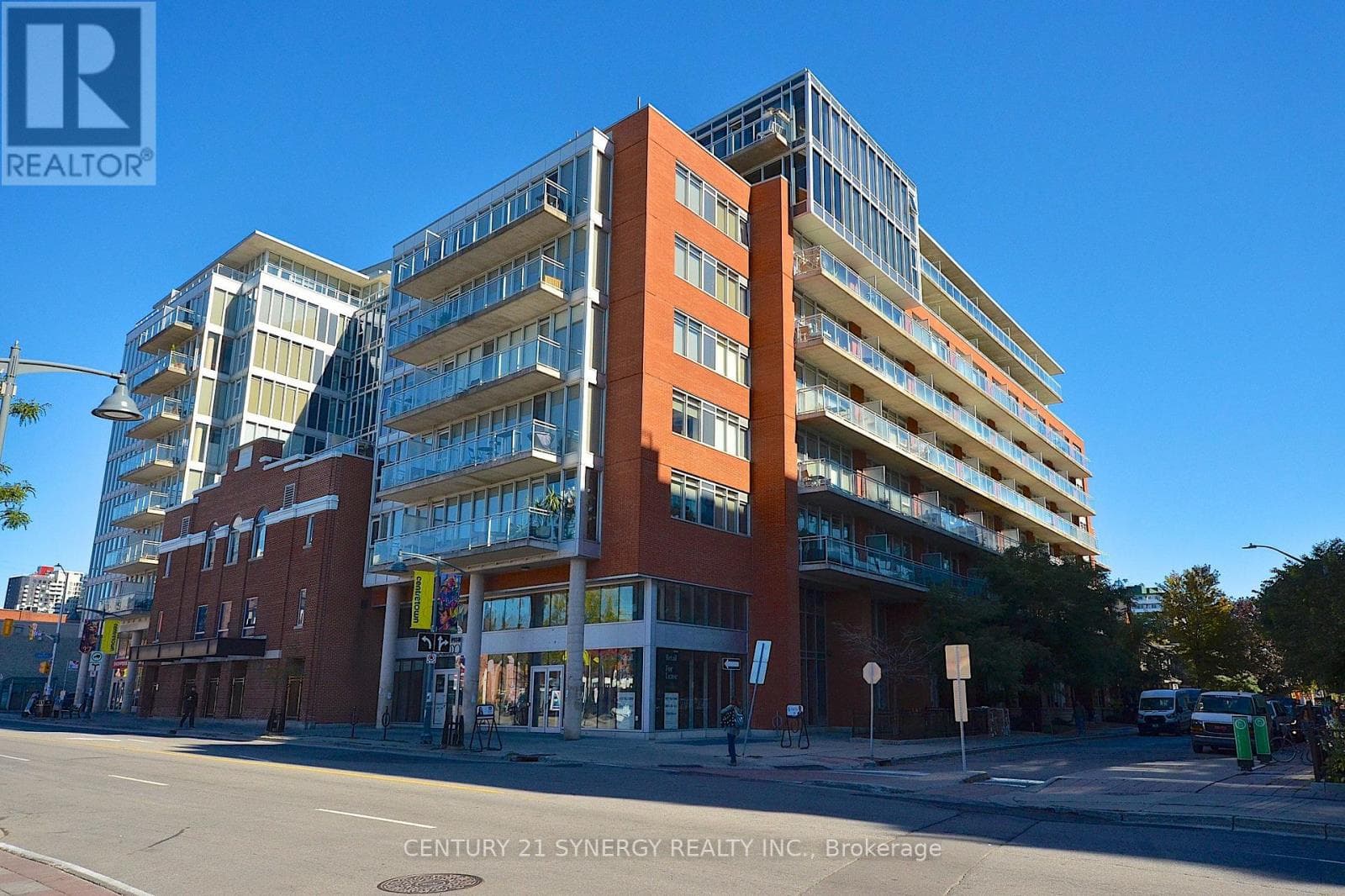 213- 354 Gladstone Avenue