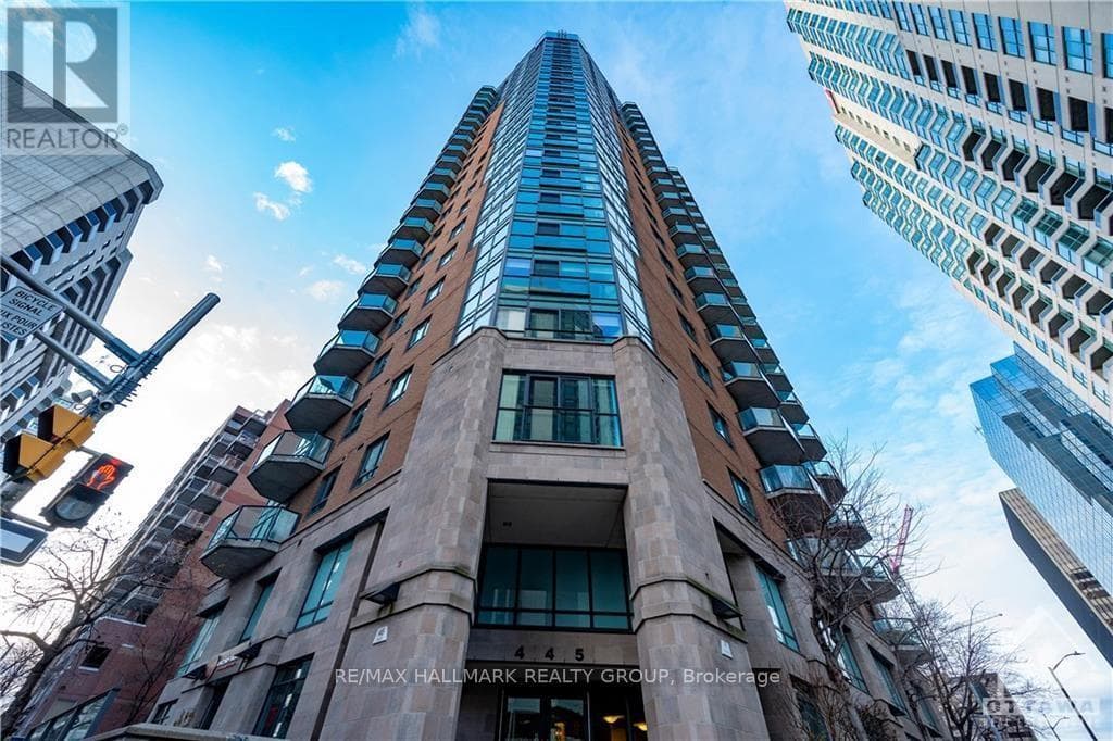 1405- 445 Laurier Avenue