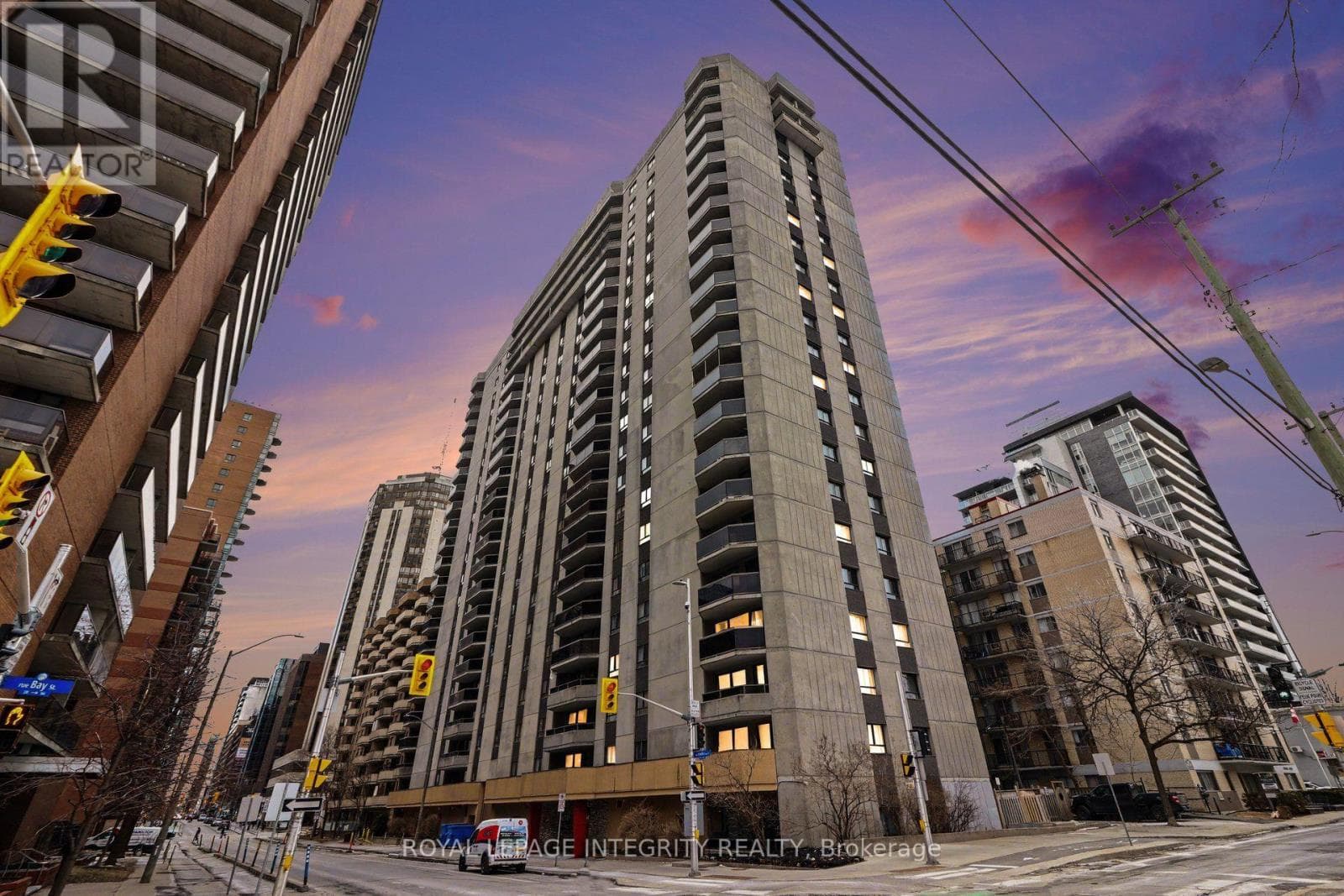 1004- 470 Laurier Avenue