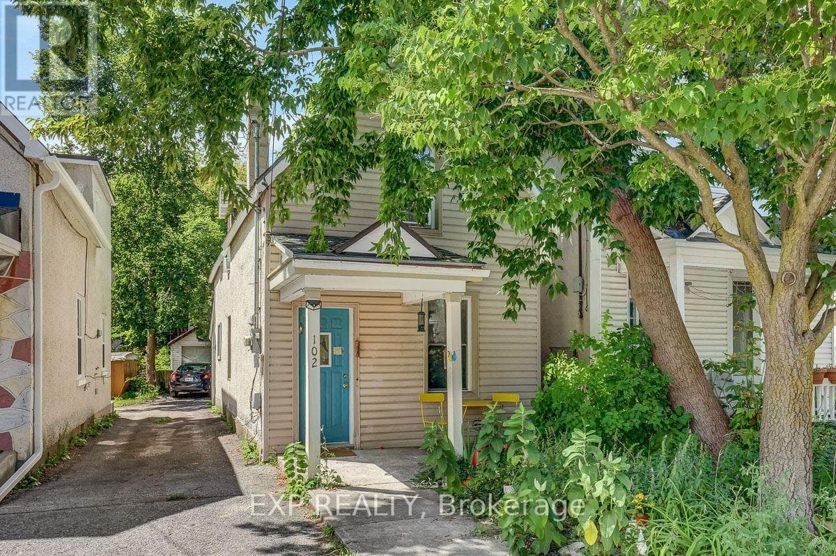 102 Lebreton Street